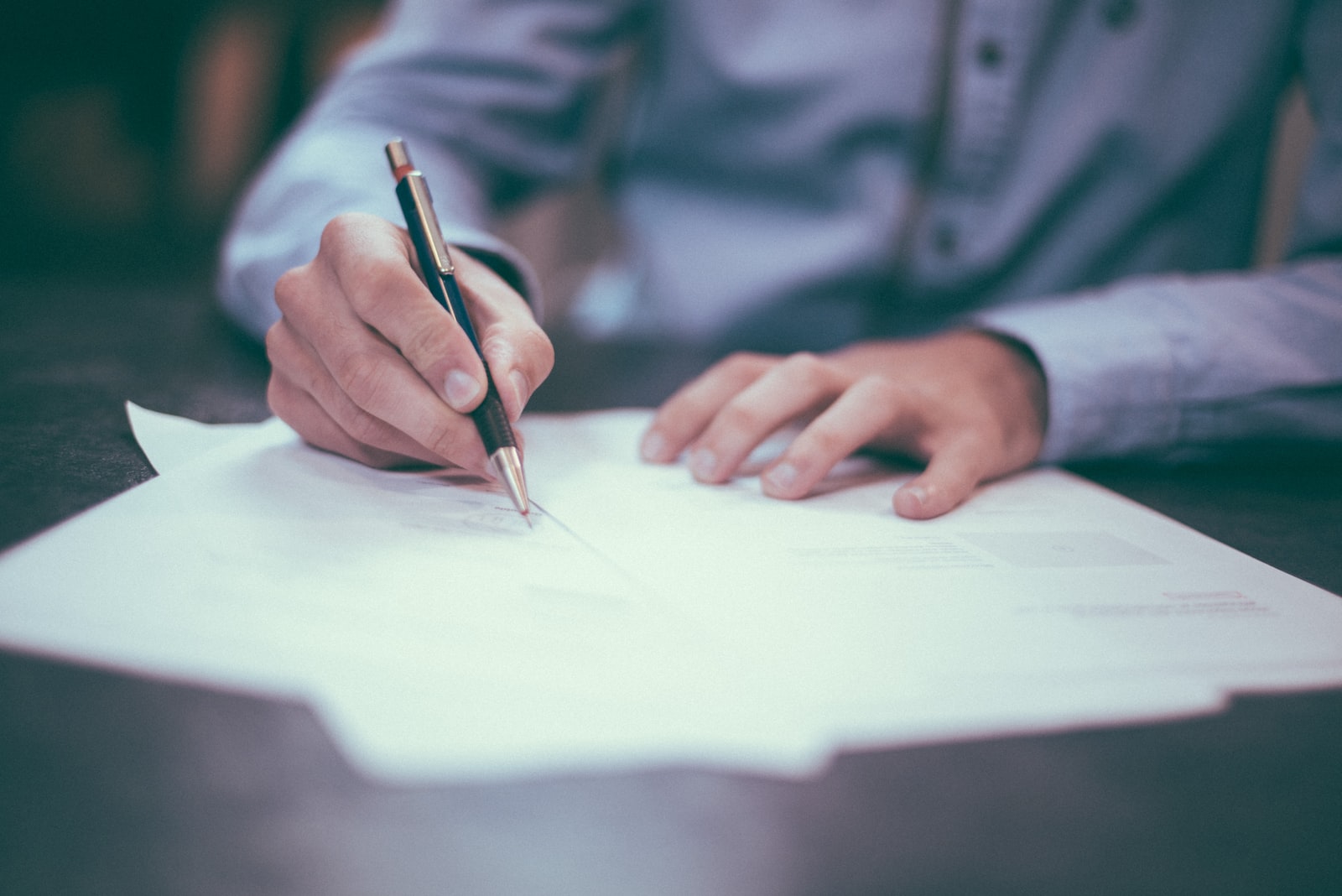 Les informations essentielles à inclure dans un rapport pour l’AI en cas de problématique psychique